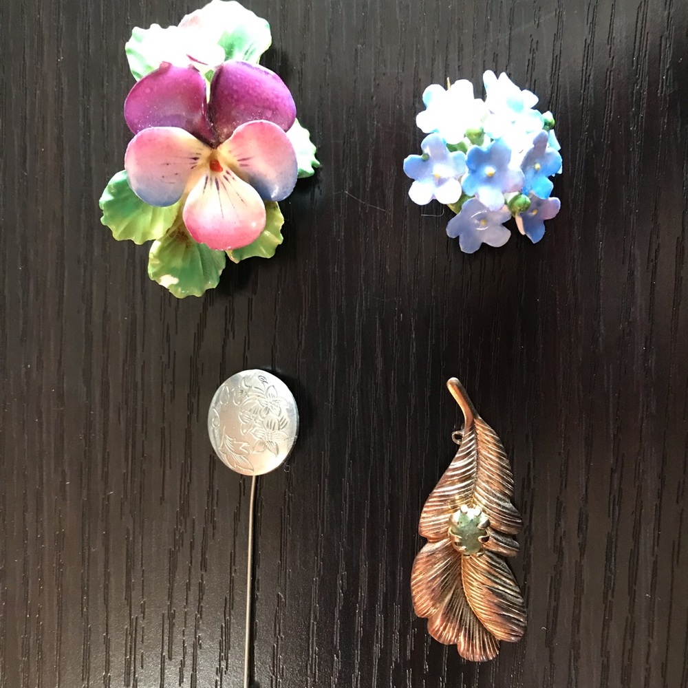 Set of vintage brooches